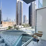 Beautiful Apartment With Burj Khalifa View