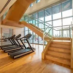 Luton Vacation Homes - Luxury & Sea View 2Br Plus Maid Apt, Bluewater, Dubai - 30Ab9