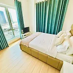 Diamond Classic - 2 Bedroom Holiday Apartment - Dubai Marina