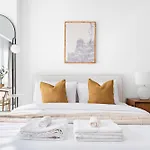 Silkhaus Bright Studio Near Silicon Central Mall