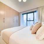 Burj Khalifa View - Exceptional 2 Bedroom Apartment