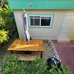 Bungalow 8 - Luxury 1-Bedroom Guest House In Jvt