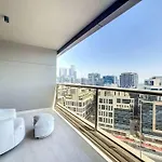 Tick - King Suite City Skyline View With Pool & Sauna