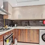 Tick - King Suite City Skyline View With Pool & Sauna