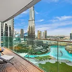 Luxury 3Br With Burj Khalifa Views, Pool, Gym, And Free Parking