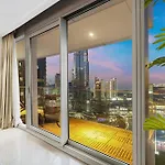 Luxury 3Br With Burj Khalifa Views, Pool, Gym, And Free Parking