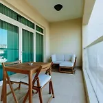 Elegant 1Br Retreat With Ocean Views, Palm