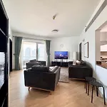 2 Bed Apartment In La Riviera Tower, Dubai Marina Near Metro And Mall, 12-Min Walk To Jbr Beach!