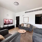 2 Bed Apartment In La Riviera Tower, Dubai Marina Near Metro And Mall, 12-Min Walk To Jbr Beach!