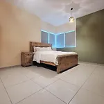 Exquisite 2 Bed In Marina