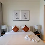 Homes & Beyond I Modern 2 Bedroom Apt With Beach Access