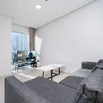 Stylish 2 Bed In Prime Dubai Marina Location