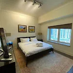 Exquisite 3 Bedroom Apartment With Marina View