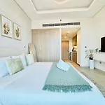 Venduras - Skyline View Farhad Azizi Residence Al Jaddaf