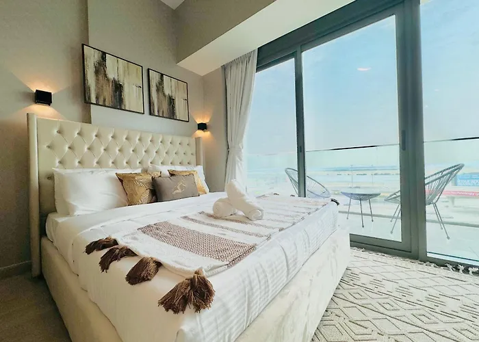 Venduras - Skyline View Farhad Azizi Residence Al Jaddaf