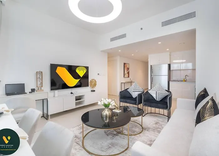 Downtown Views II - Vogue Luxurious Two-Bedroom Apartment With Balcony And Full Burj Khalifa, Opposite Dubai Mall Skybridge