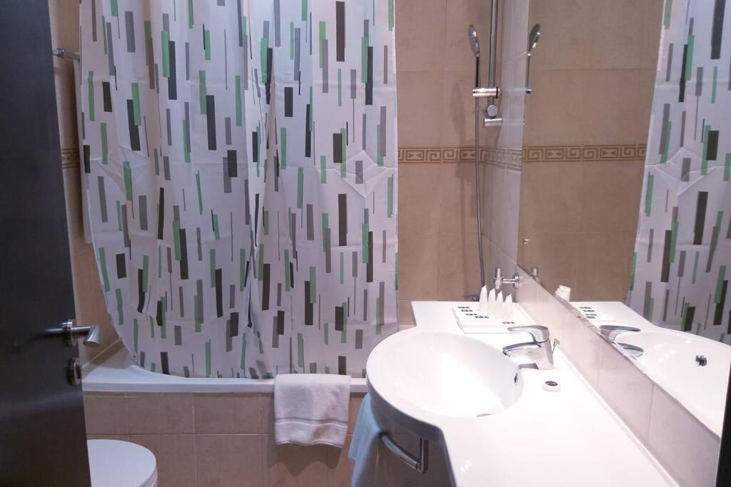 Lovely 1-bedroom In The Heart Of Marina Apartment