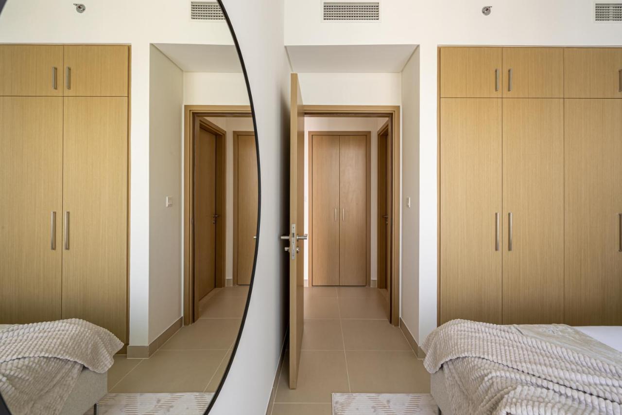 Apartment Higuests - Stylish Floating Over The Marina Waters