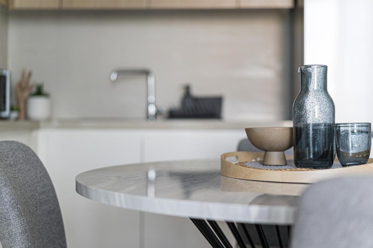 Apartment Higuests - Stylish Floating Over The Marina Waters Dubai