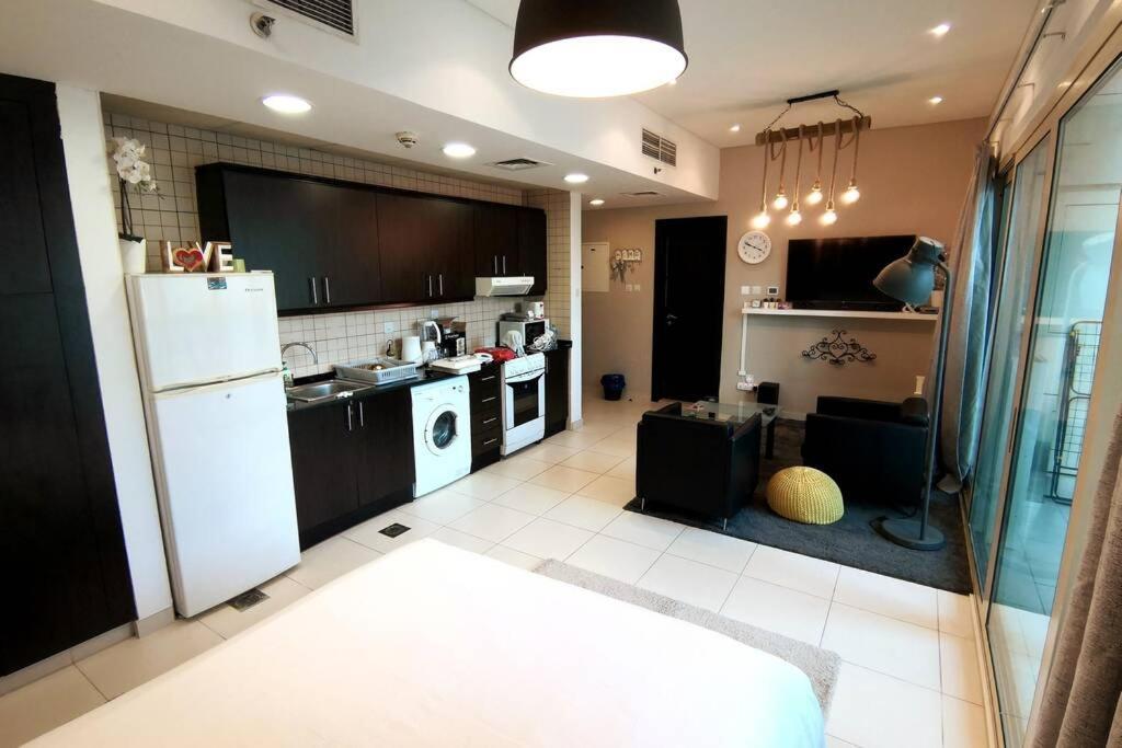 Jbr Studio At Royal Oceanic Tower * Dubai