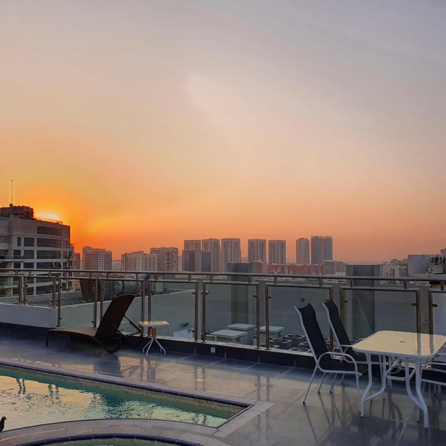 Daire Luxury A Short Drive Away From Downtown *