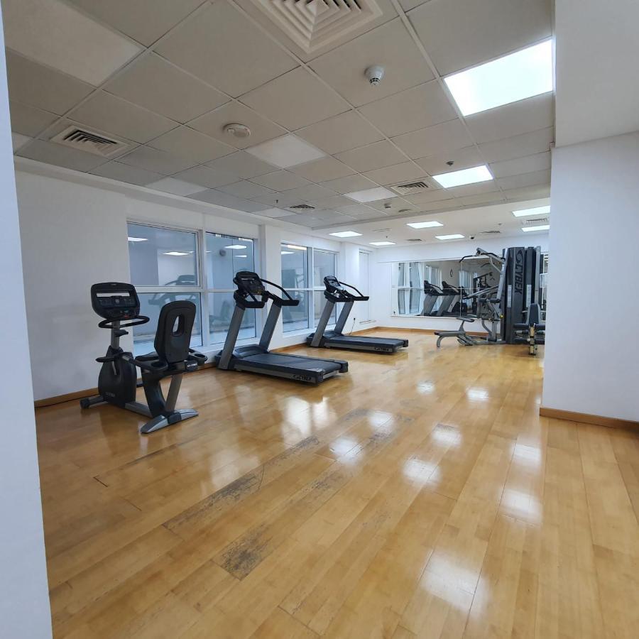 Daire Luxury A Short Drive Away From Downtown Dubai