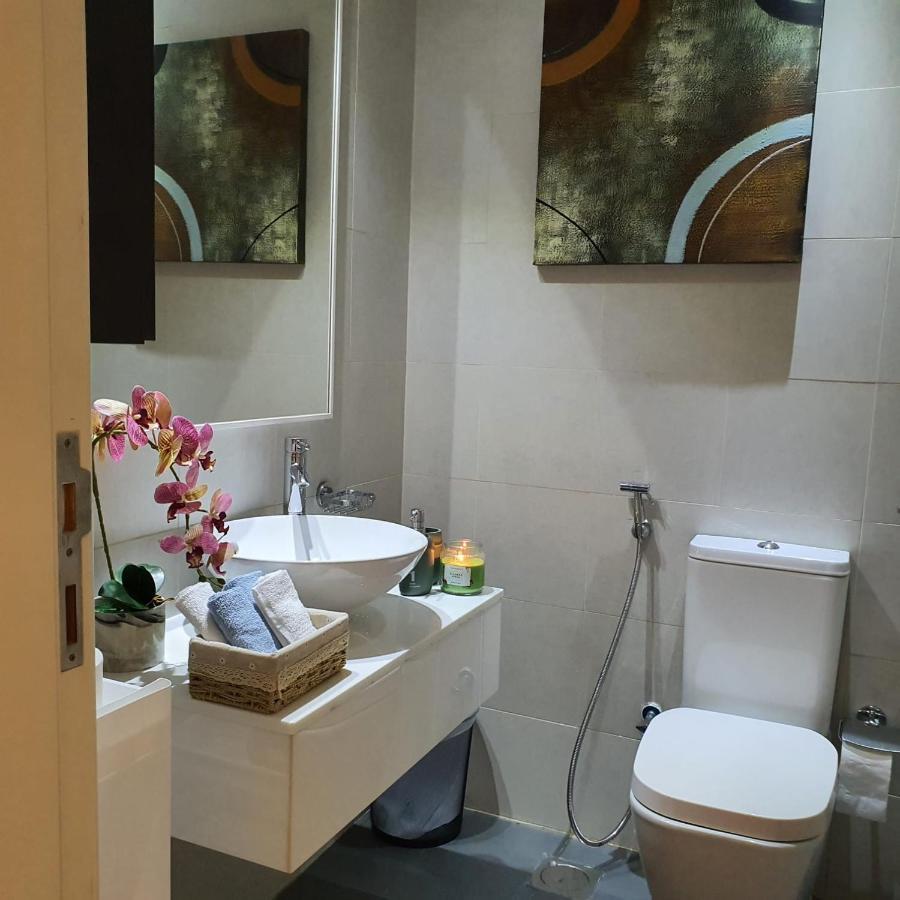 Luxury A Short Drive Away From Downtown Dubai