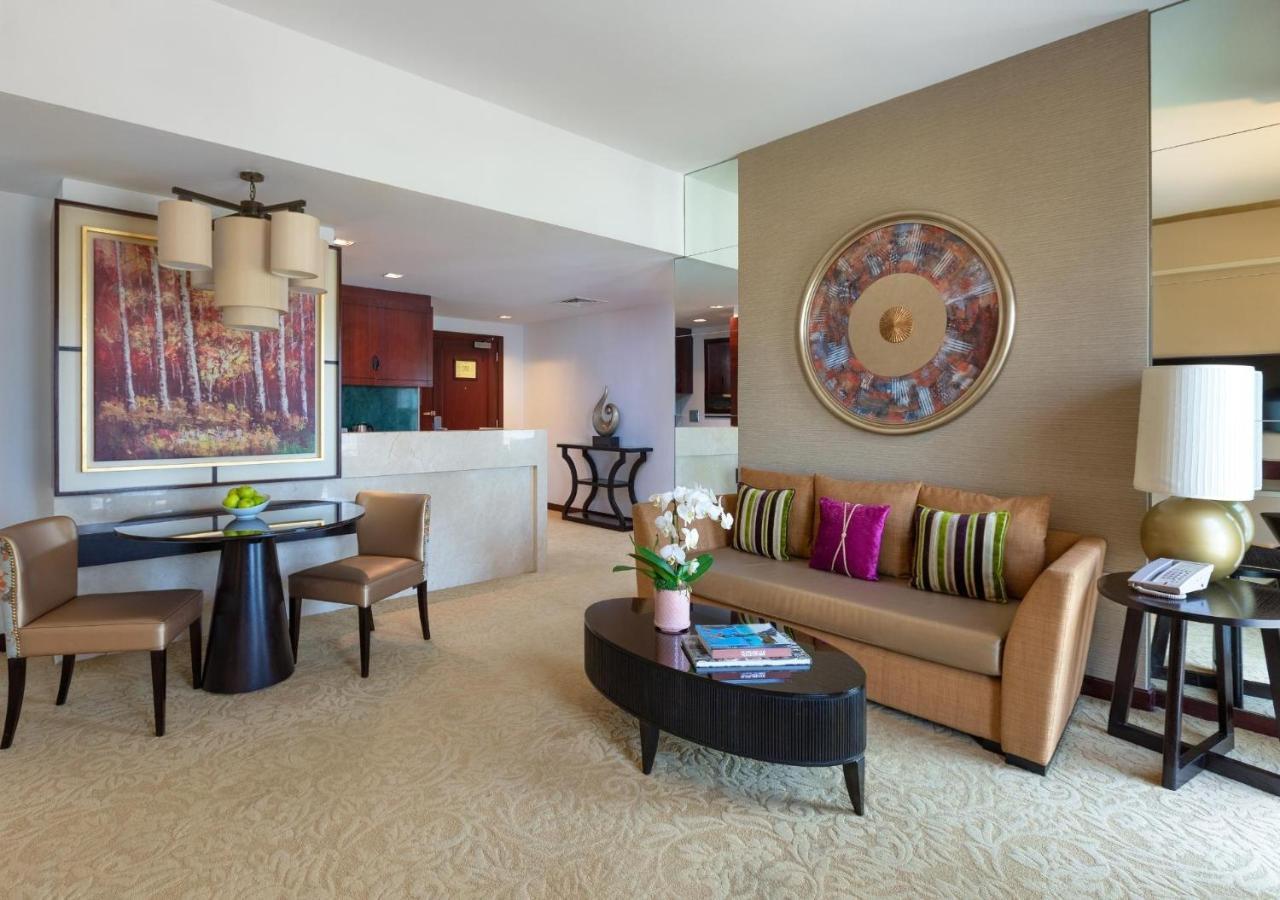 Dusit Thani Hotel 5*