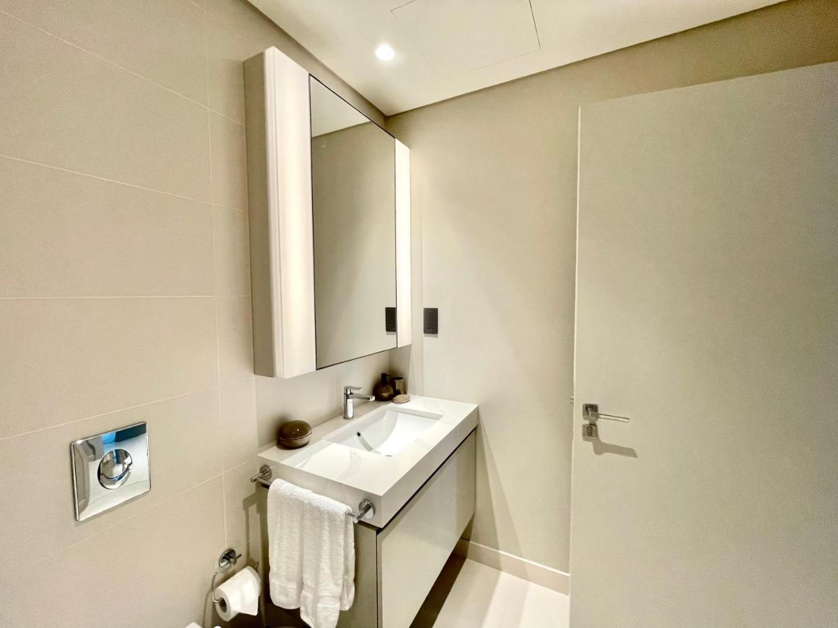 Apartamento Dar Vacation - Luxury White & Badge 1bdr Palm View Dubai