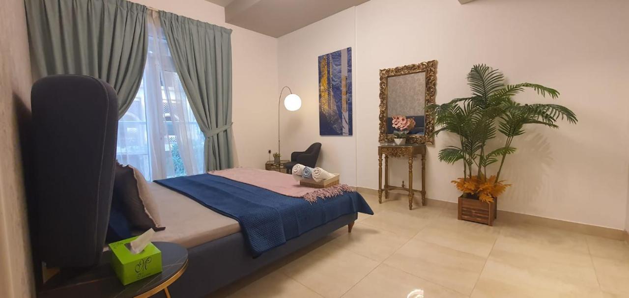 Luxury A Short Drive Away From Downtown Daire *