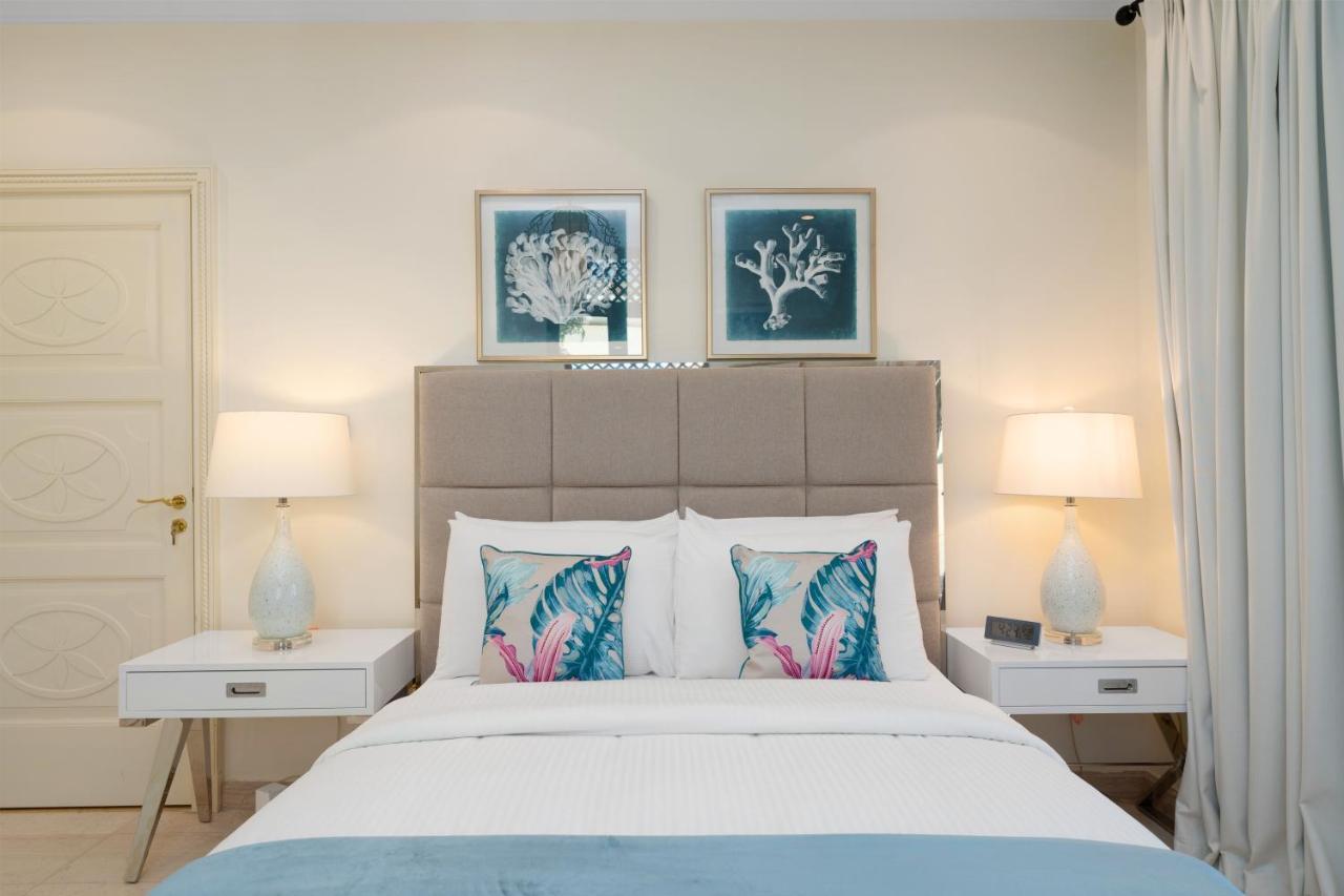 Maison Privee - Exclusive With Private Pool, Garden & Dubai