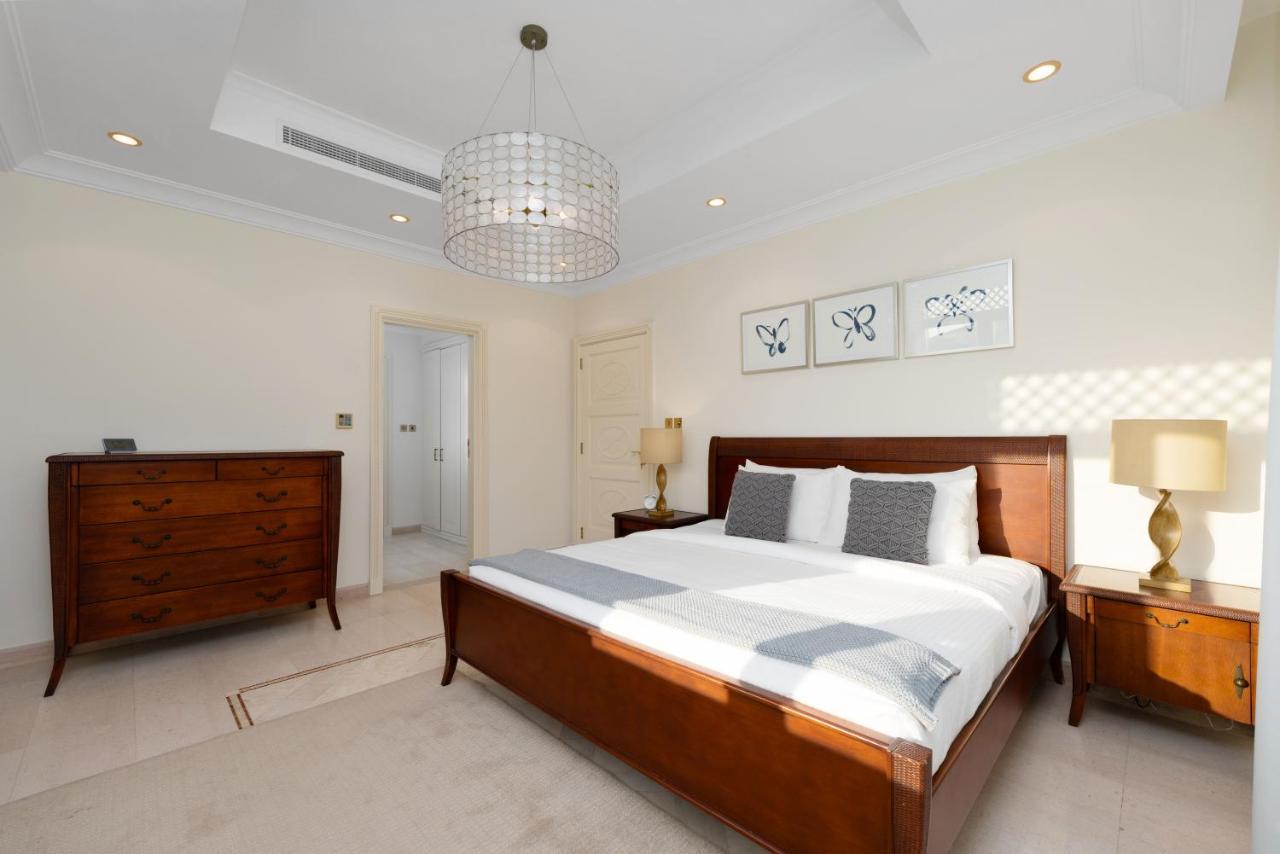 Maison Privee - Exclusive With Private Pool, Garden & Villa *