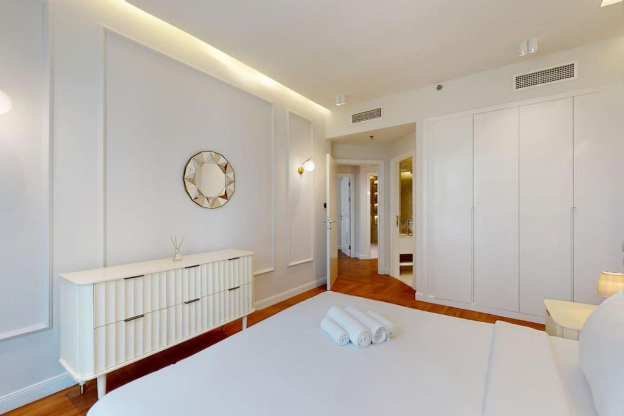 Torch Tower - Opulent Two Bedroom Apartment