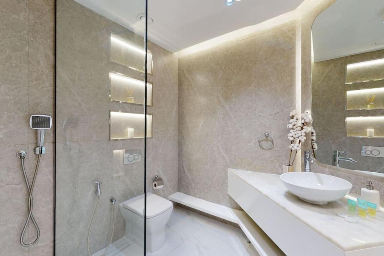 Torch Tower - Opulent Two Bedroom Apartment Dubai