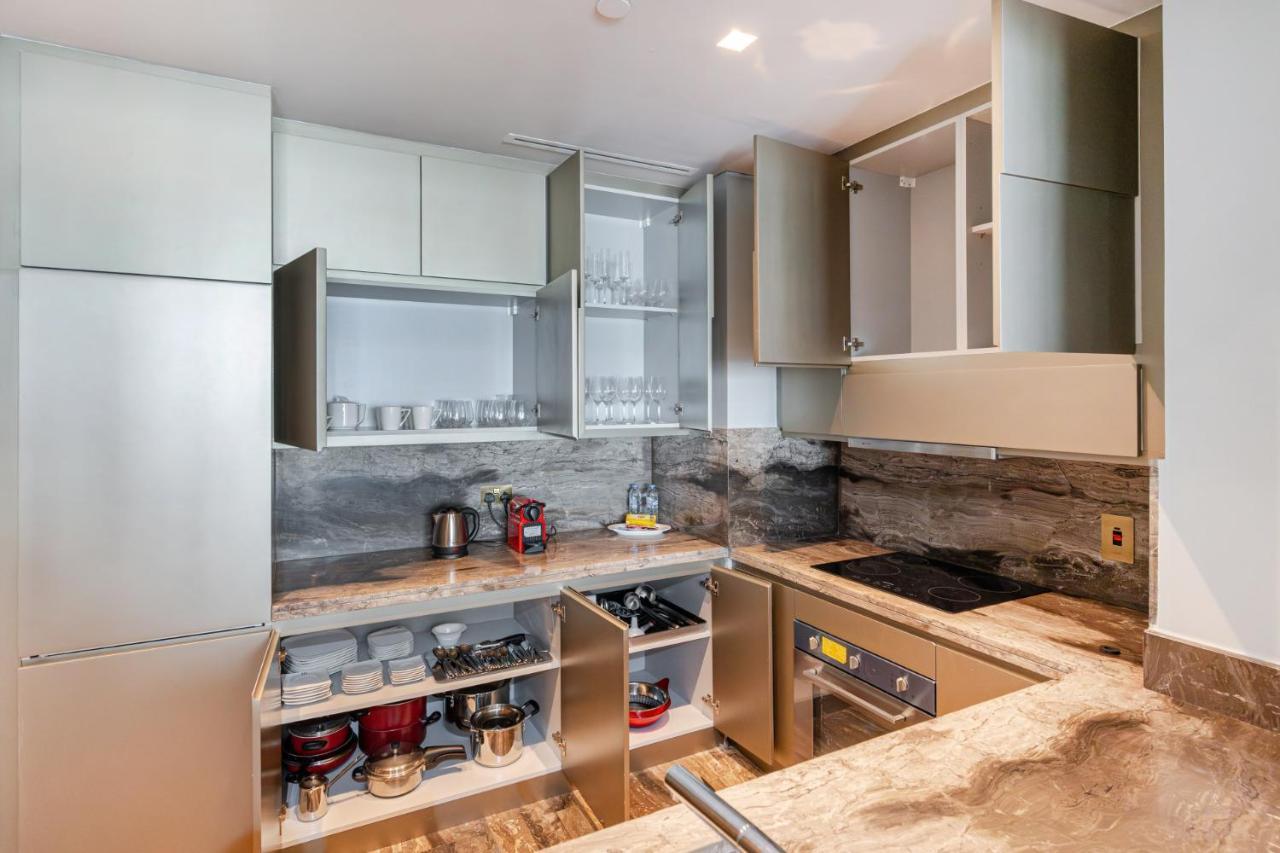 Chic With Fendi Design, Panoramic Full Sea-view Apartment Dubai