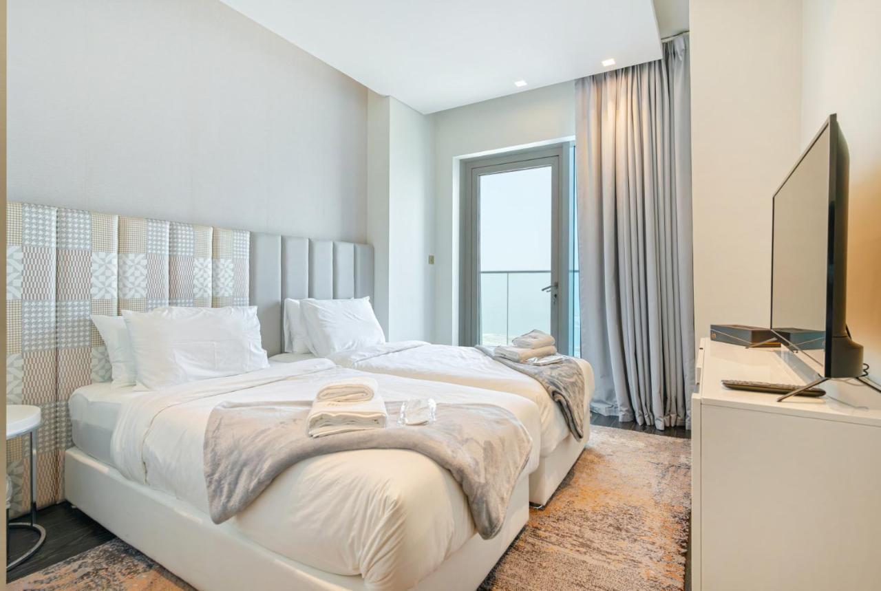 Chic With Fendi Design, Panoramic Full Sea-view Apartment Dubai