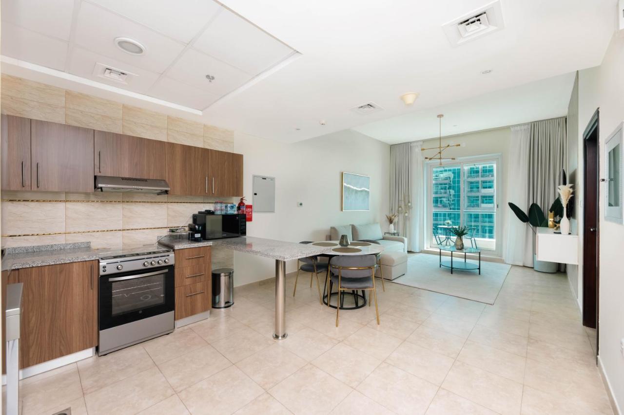 Daire Charming With Balcony In The Heart Of Jlt Dubai