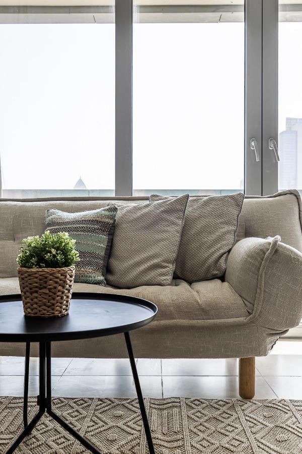 Apartment Spacious In Downtown I 8 Boulevard Walk *