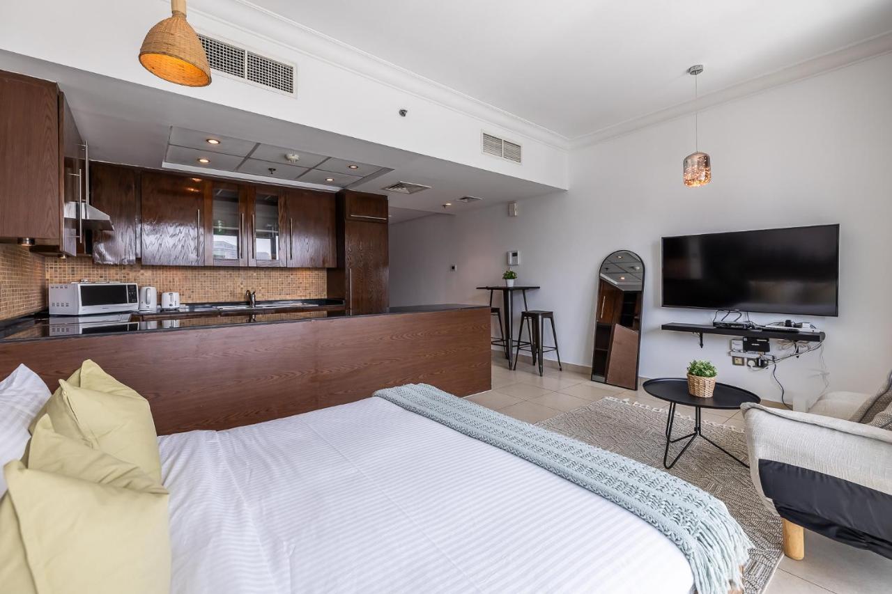 Spacious In Downtown I 8 Boulevard Walk