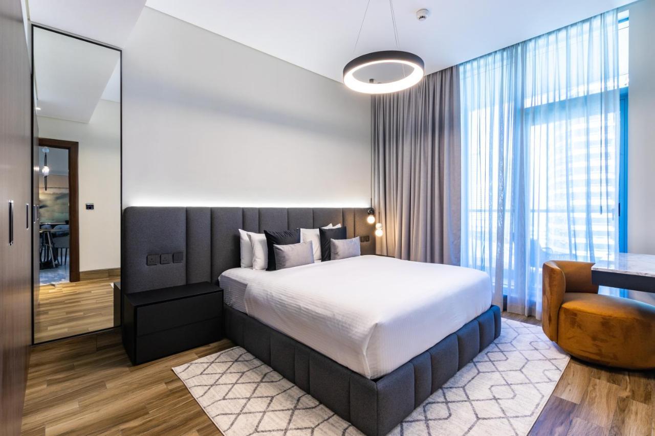 Homesgetaway - Contemporary 1 Bedroom In J One Apartment