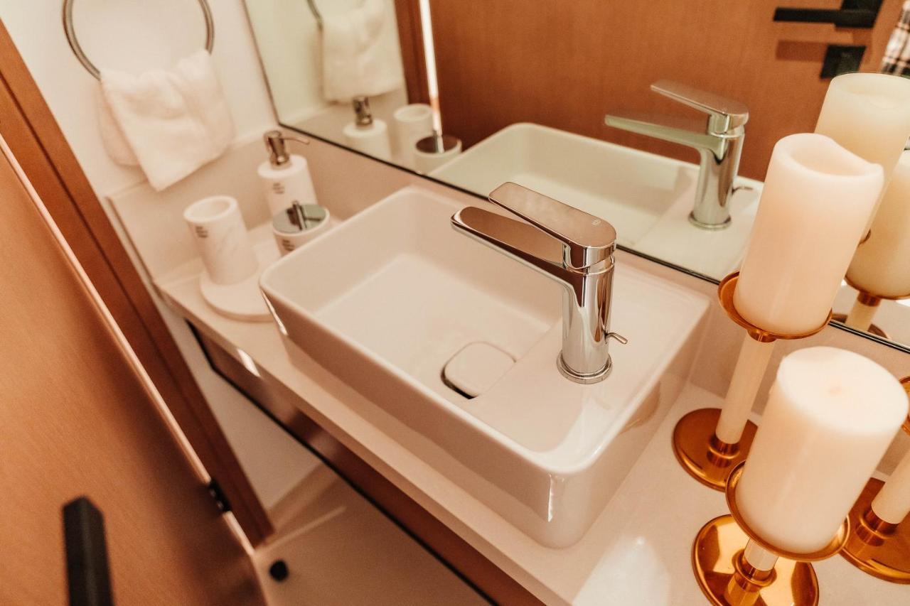 Vida Marina & Yacht Club , And Residences , Luxurious 2br Apartment