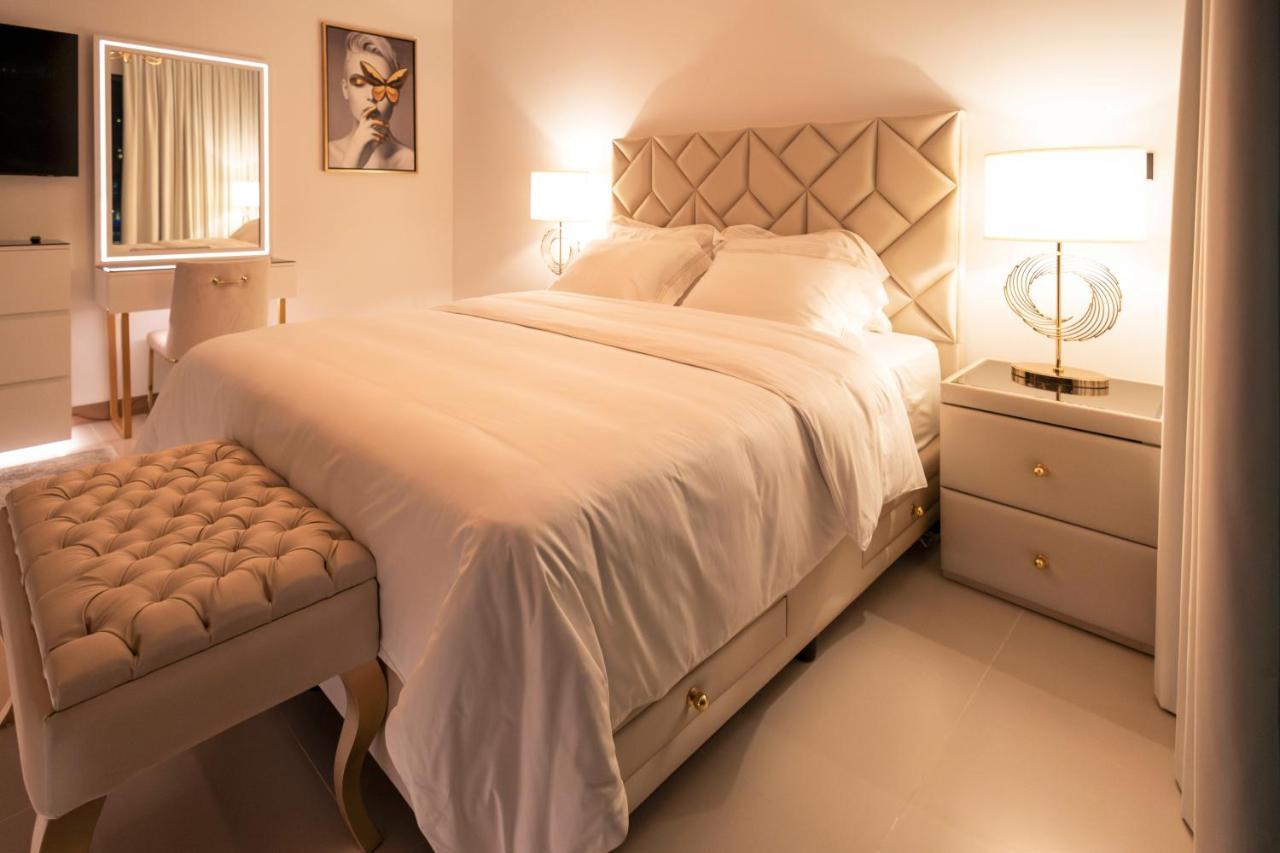 Vida Marina & Yacht Club , And Residences , Luxurious 2br
