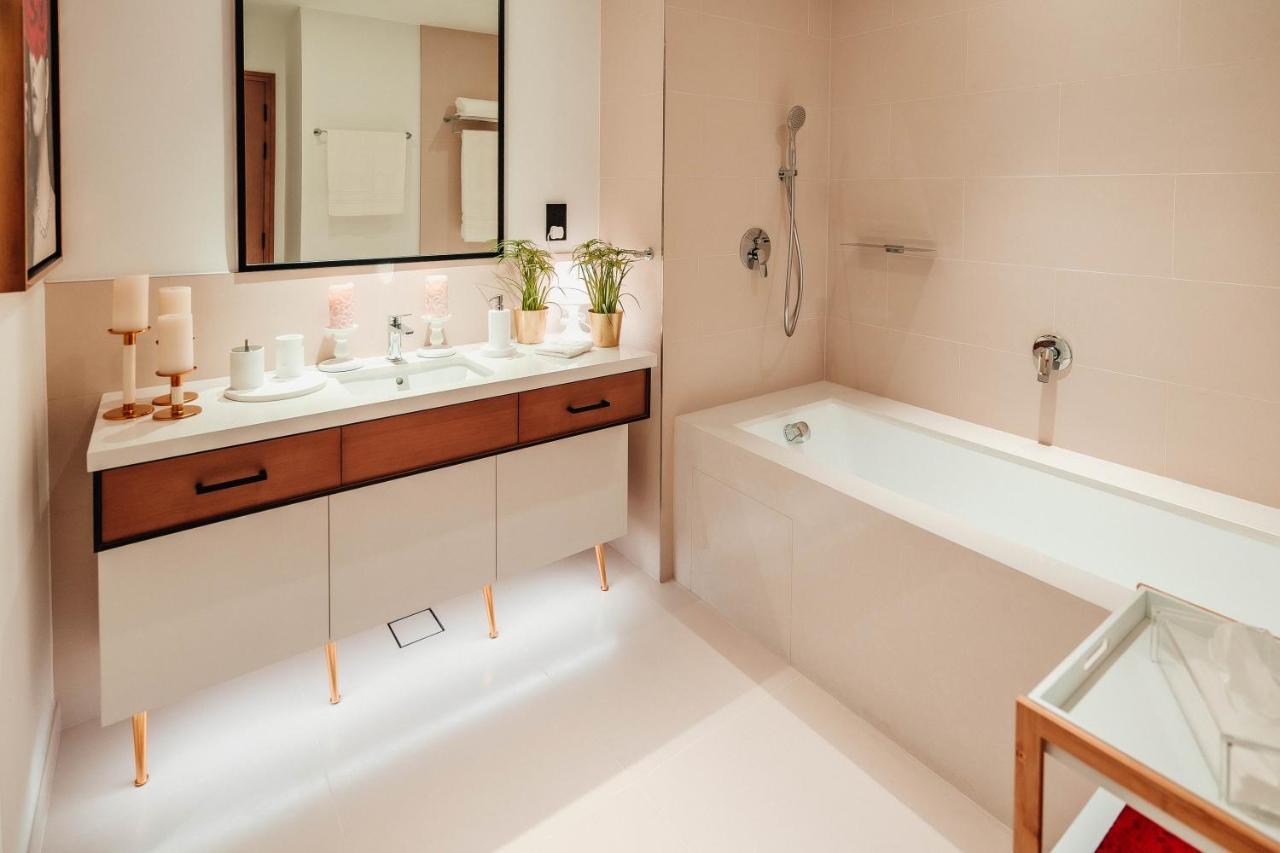 Vida Marina & Yacht Club , And Residences , Luxurious 2br Apartment Dubai
