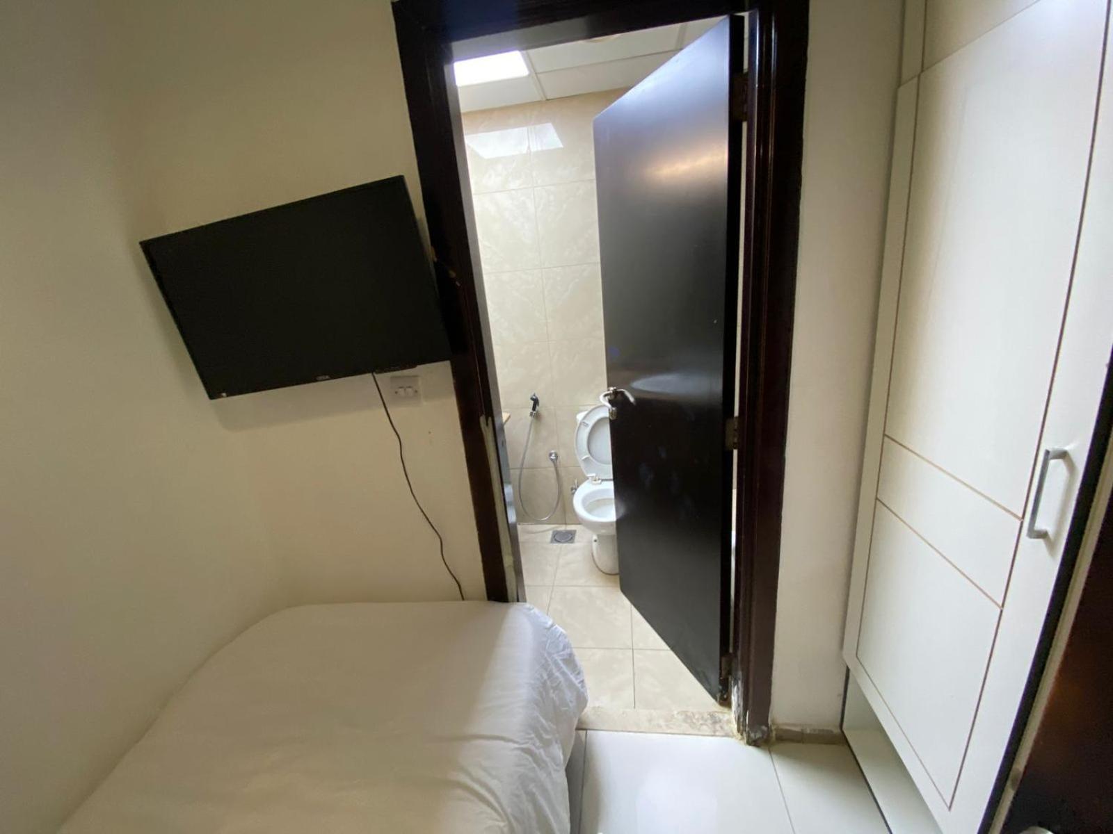 Budget With Private Bathroom For 'girls' Only In Dubai, Marina Daire
