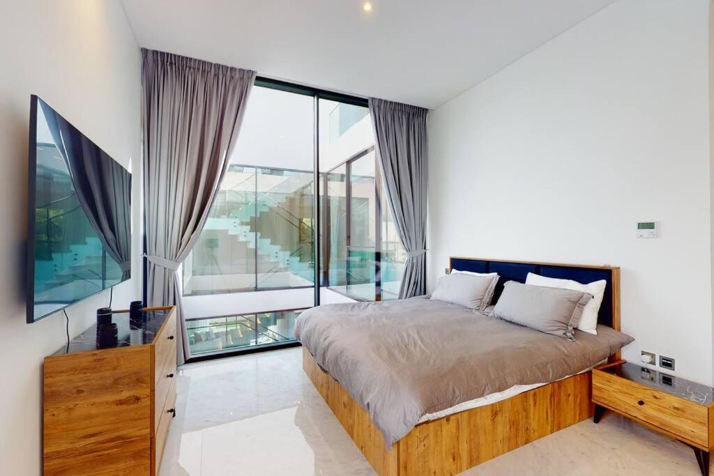 Luxurious 5 Bed - Al Barari * Dubai