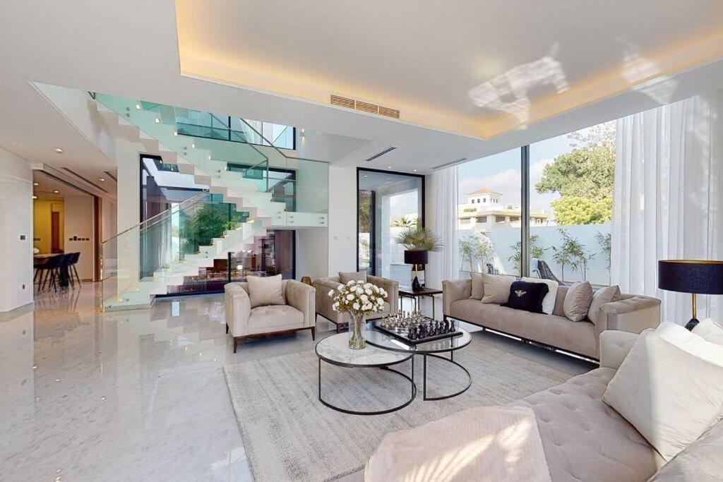 Luxurious 5 Bed - Al Barari * Dubai