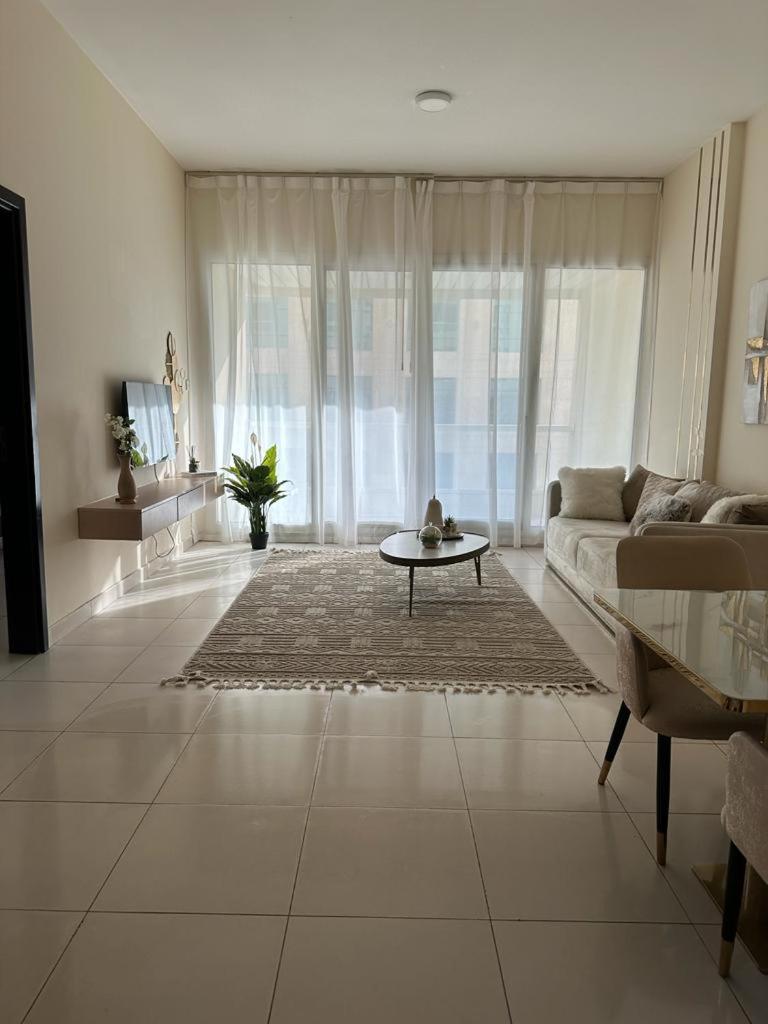 Lovely 1-bedroom In The Heart Of Marina Apartment Dubai