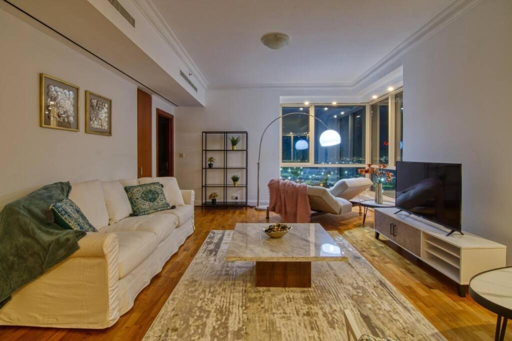 Apartment Breathtaking 2br W/180 Degree Views - Marina Dubai
