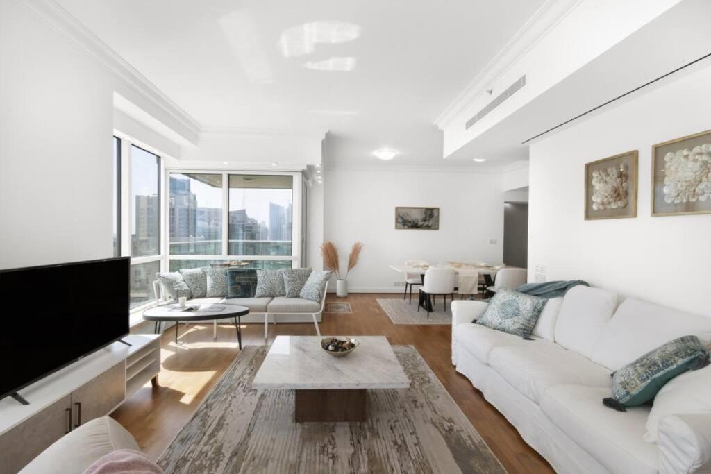 Apartment Breathtaking 2br W/180 Degree Views - Marina *