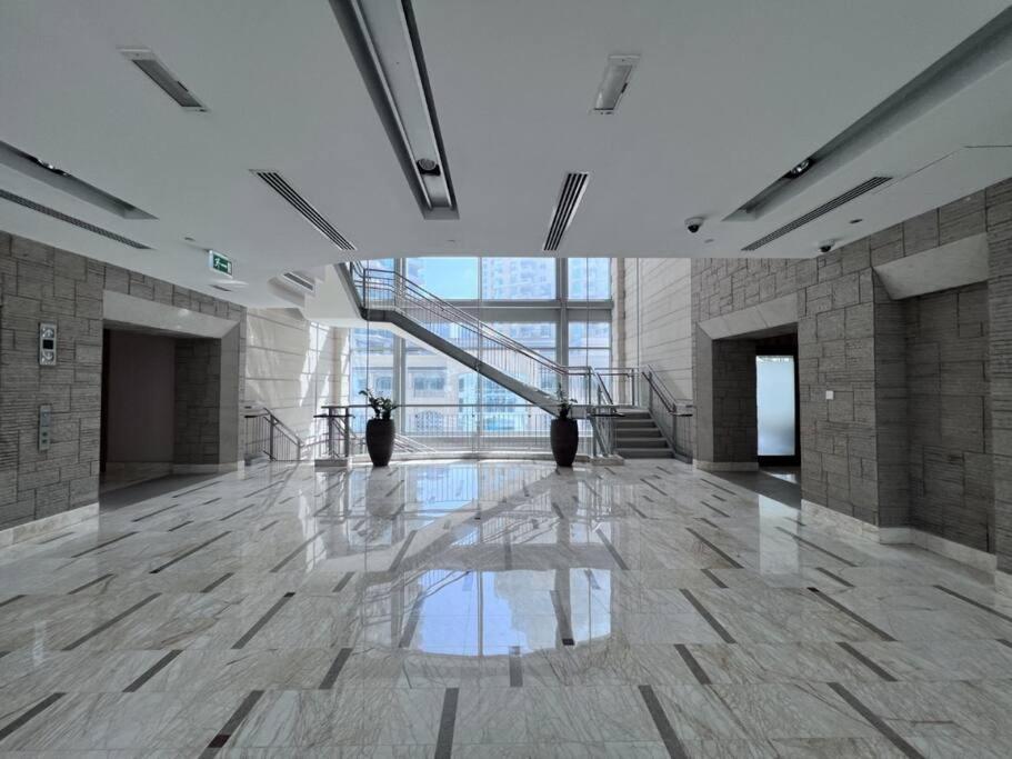 Apartment Breathtaking 2br W/180 Degree Views - Marina *